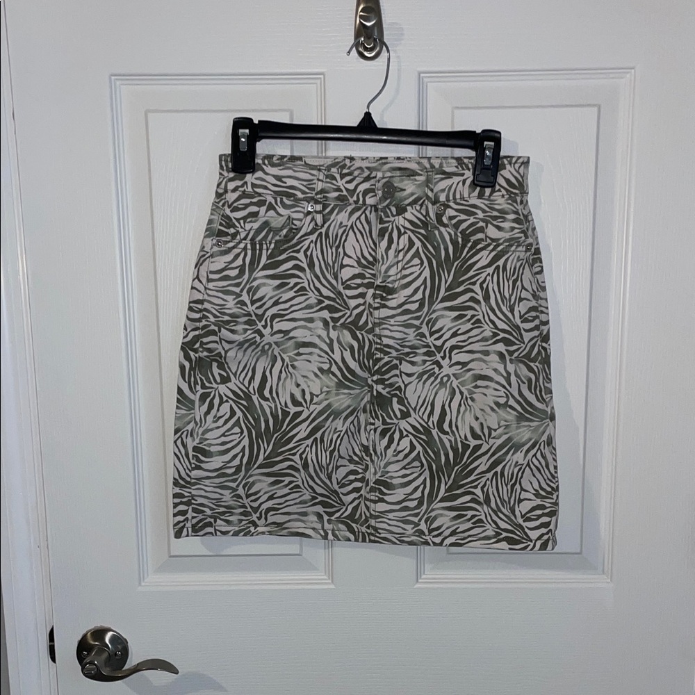 Tommy Bahama Zebra Print Mini Skirt - Green and White